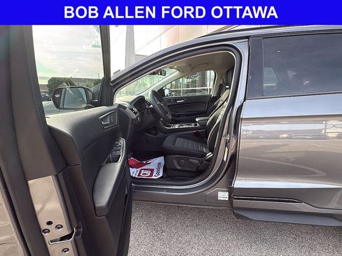 Used 2022 Ford Edge SE w/ Black Appearance Package AWD/4WD image 11