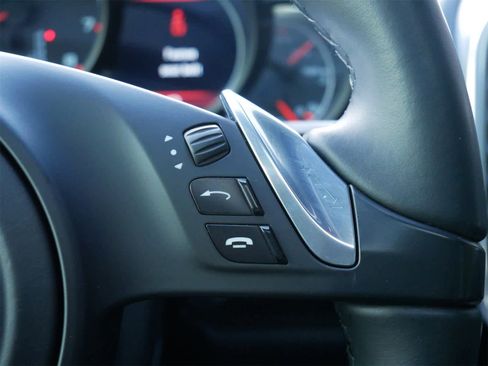 Used 2014 Porsche Cayenne Turbo image 17