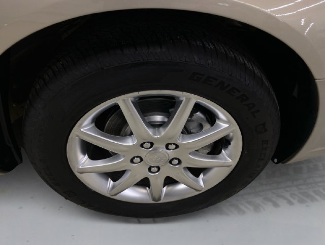 Used 2007 Buick Lucerne CXL w/ Luxury Package FWD image 16