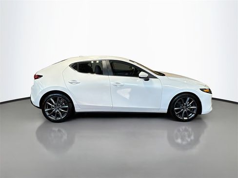 Used 2019 MAZDA MAZDA3 Hatchback w/ Preferred Package image 5