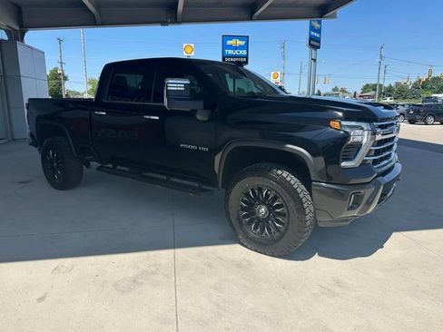 Used 2024 Chevrolet Silverado 2500 LTZ AWD/4WD image 4