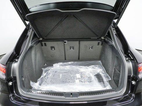 New 2026 Porsche Macan AWD/4WD image 32