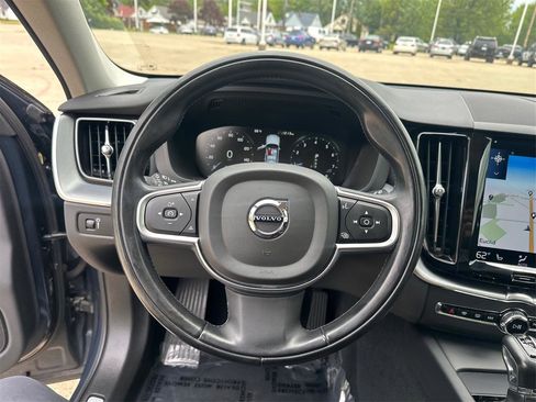 Used 2018 Volvo XC60 T5 Momentum w/ Convenience Package AWD/4WD image 18
