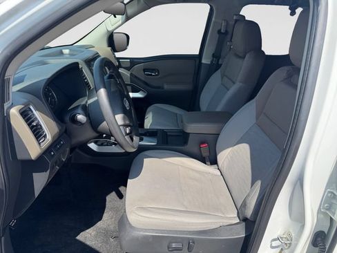Used 2022 Nissan Frontier SV w/ Technology Package RWD image 11