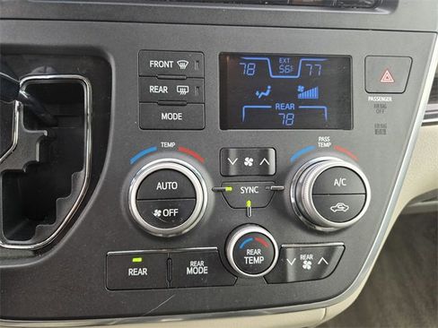 Used 2017 Toyota Sienna XLE image 19