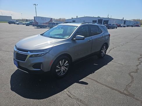 Used 2023 Chevrolet Equinox LT image 3