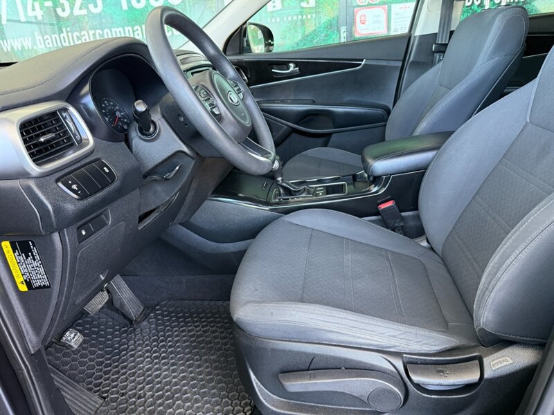 Used 2017 Kia Sorento FWD image 16
