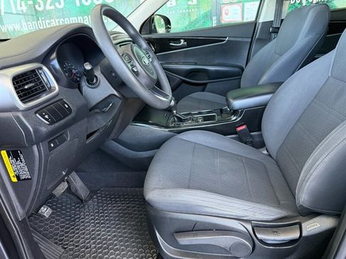 Used 2017 Kia Sorento FWD image 16