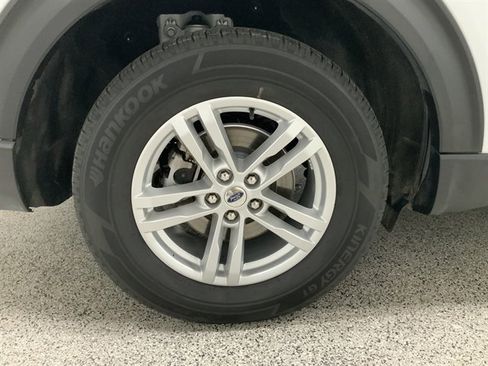 Used 2024 Ford Explorer XLT w/ Equipment Group 202A image 14