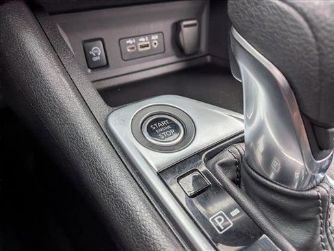 Used 2024 Nissan Sentra SV FWD image 17