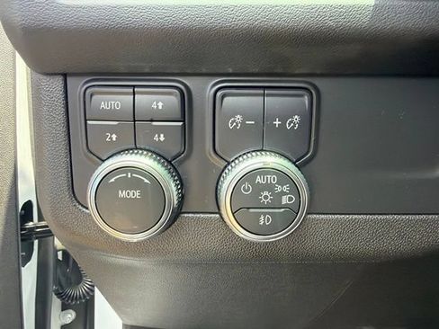 Used 2024 GMC Yukon AT4 w/ Technology Package AWD/4WD image 6