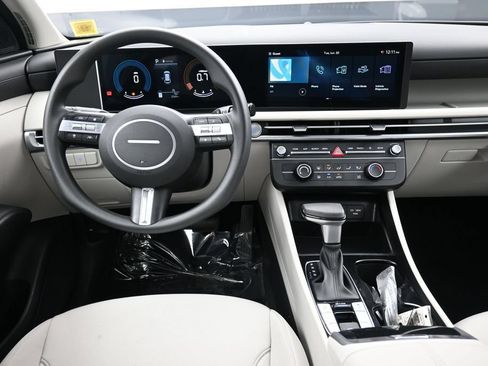 Certified 2025 Hyundai Tucson SE AWD/4WD image 19