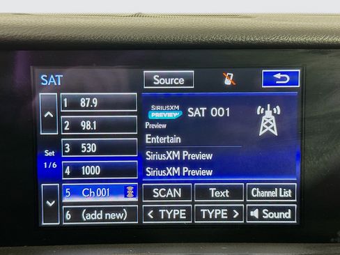 Used 2016 Lexus IS 300 4dr Sdn AWD image 21