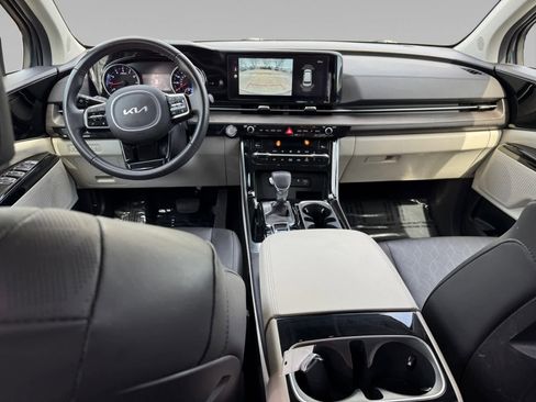 Used 2024 Kia Carnival EX FWD image 21