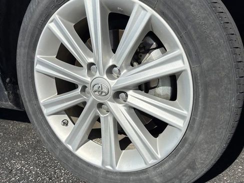 Used 2012 Toyota Camry XLE w/ Leather Pkg FWD image 3