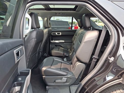 Used 2023 Ford Explorer XLT w/ Equipment Group 202A AWD/4WD image 10