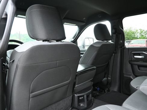 Used 2024 RAM 2500 Big Horn AWD/4WD image 31