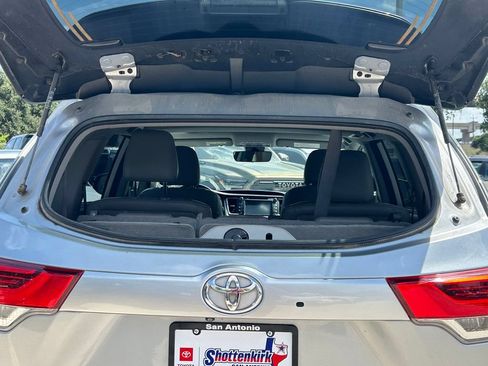 Used 2018 Toyota Highlander Limited FWD image 17