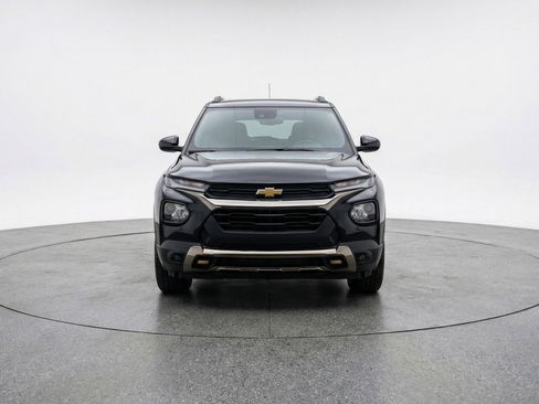 Used 2025 Chevrolet TrailBlazer LT FWD image 2