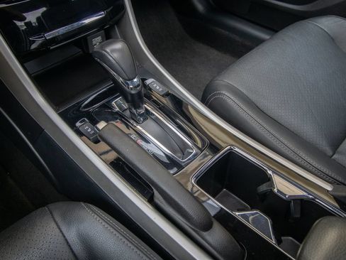 Used 2017 Honda Accord Touring image 31