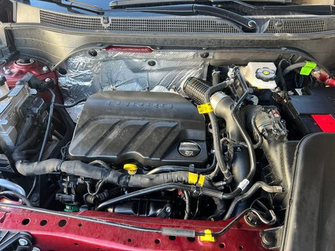 Used 2025 Chevrolet Trax LT w/ LT Convenience Package image 32