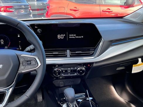 New 2025 Chevrolet Trax LT w/ Driver Confidence Package image 7