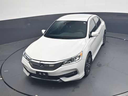 Used 2017 Honda Accord Sport image 23