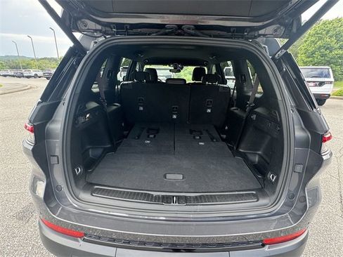 Used 2024 Jeep Grand Cherokee L Laredo image 18