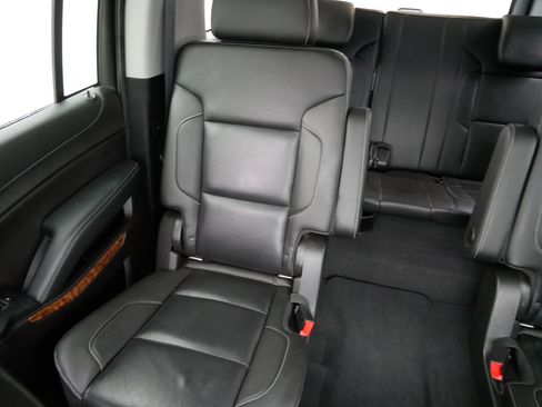 Used 2019 Chevrolet Suburban Premier image 12
