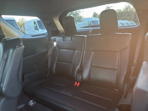 Used 2022 Ford Explorer Limited image 18