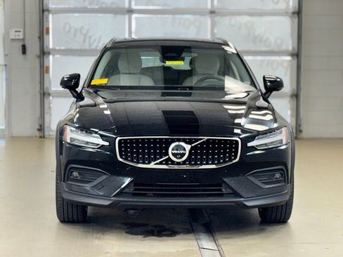 Used 2025 Volvo V60 B5 Cross Country Ultra w/ Protection Package Premier AWD/4WD image 2