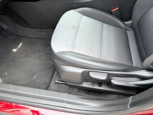 Used 2025 Chevrolet Trax LT FWD image 35