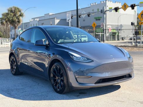 Used 2022 Tesla Model Y Long Range image 7