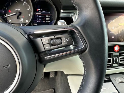 Used 2022 Porsche Macan image 17