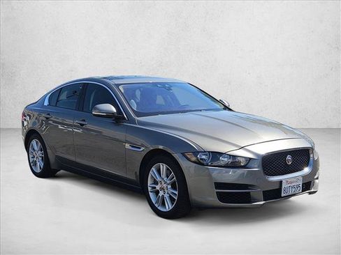 Used 2018 Jaguar XE Premium AWD/4WD image 3