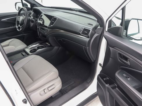 Used 2023 Honda Passport EX-L image 16