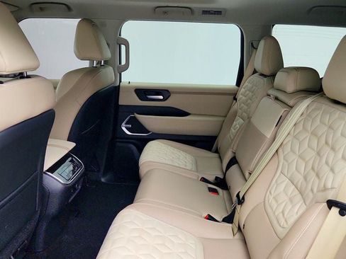 Used 2025 Nissan Armada Platinum AWD/4WD image 19