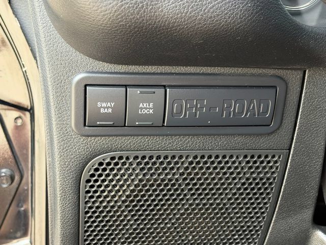 Used 2018 Jeep Wrangler Unlimited Rubicon w/ Connectivity Group AWD/4WD image 21