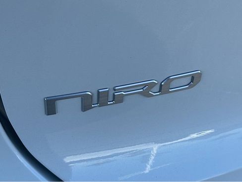 Certified 2025 Kia Niro EX image 39