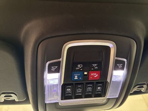 Used 2020 RAM 1500 Big Horn AWD/4WD image 17