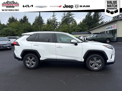Used 2024 Toyota RAV4 XLE AWD/4WD image 7