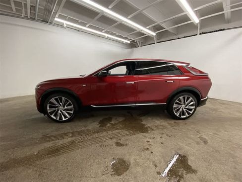 Certified 2024 Cadillac Lyriq Luxury w/ LPO, Floor Liner Package image 3