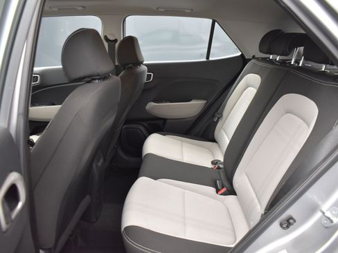 Used 2023 Hyundai Venue SEL image 15