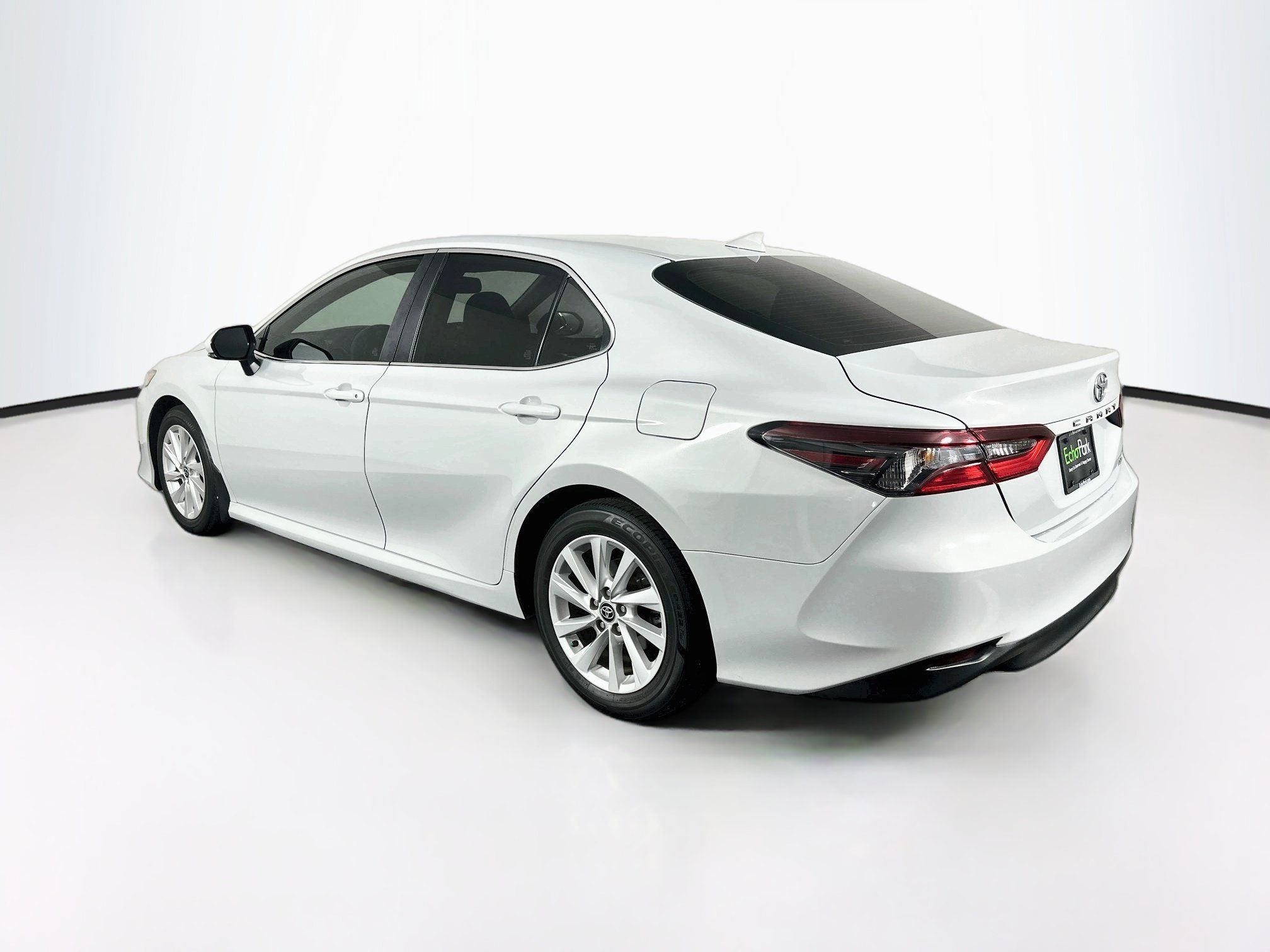 Used 2024 Toyota Camry LE w/ Convenience Package FWD image 5