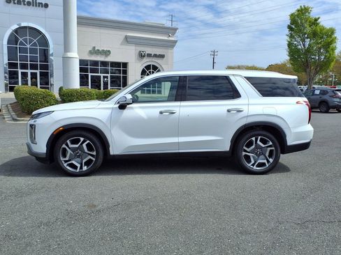 Used 2024 Hyundai Palisade SEL FWD image 3
