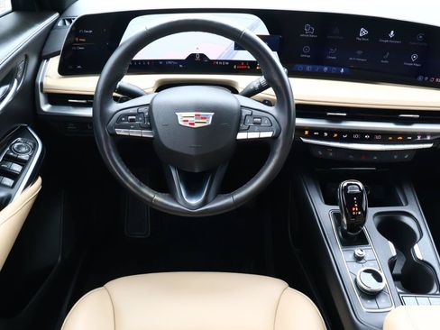 Used 2024 Cadillac XT4 Premium Luxury FWD image 15