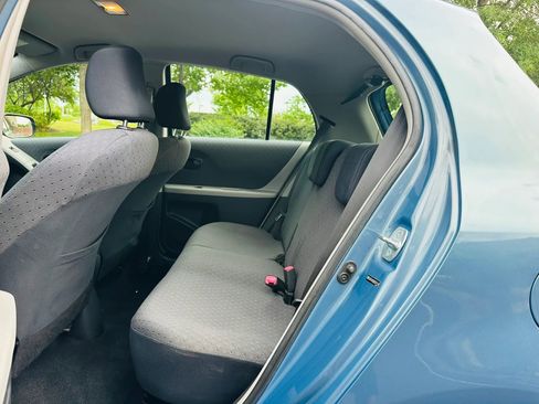 Used 2010 Toyota Yaris 4-Door Hatchback FWD image 12