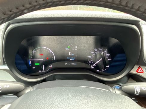 Used 2024 Toyota Sienna XLE w/ XLE Plus Package FWD image 16