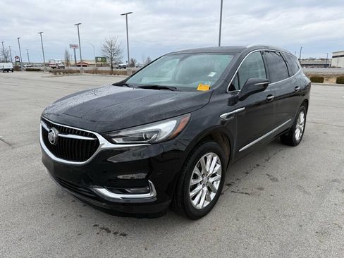 Used 2021 Buick Enclave Essence w/ Sound and Sites Package image 3