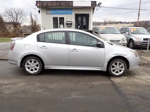 Used 2011 Nissan Sentra 2.0 SR w/ Convenience Pkg image 2